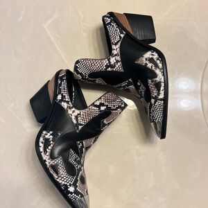 Gianni Bini Maerren  Western snake print mules size 8.5